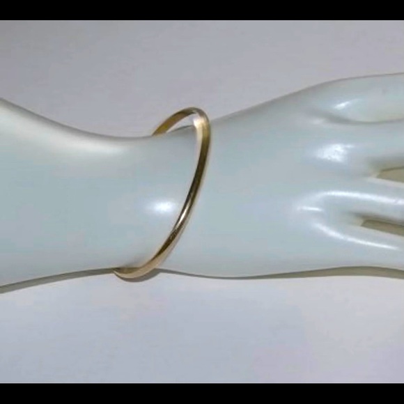 Jewelry - SOLD🔥🔥🔥10.2 g 14Kt, solid domed wire bangle bracelet measuring